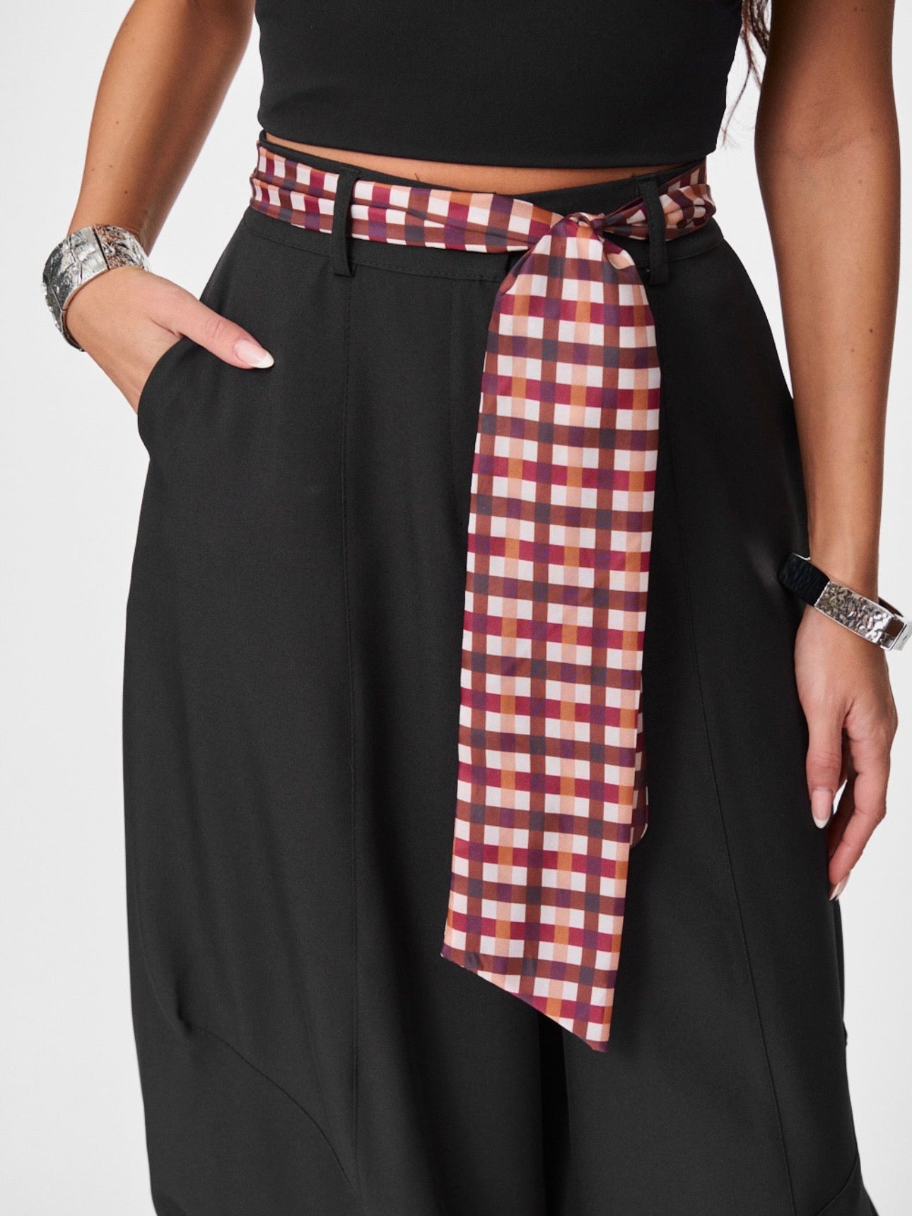 Pantalone Over Black