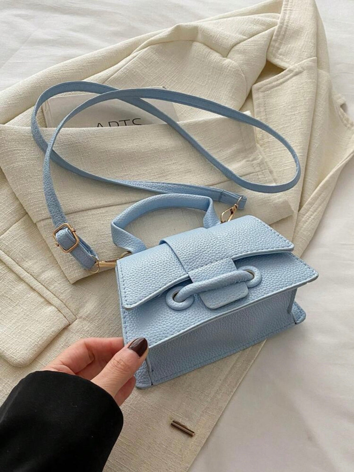 Borsa Kelly azzurra – dettaglio del design – DivaModaMilano
