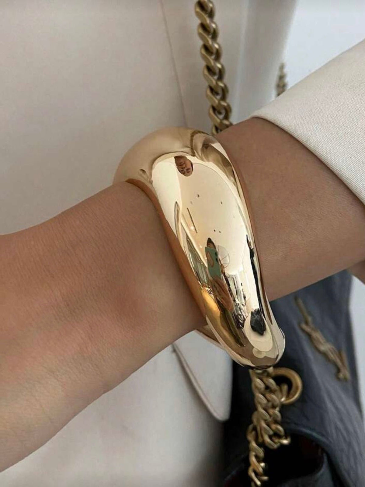 Bracciale Cost – vestibilità del capo – DivaModaMilano