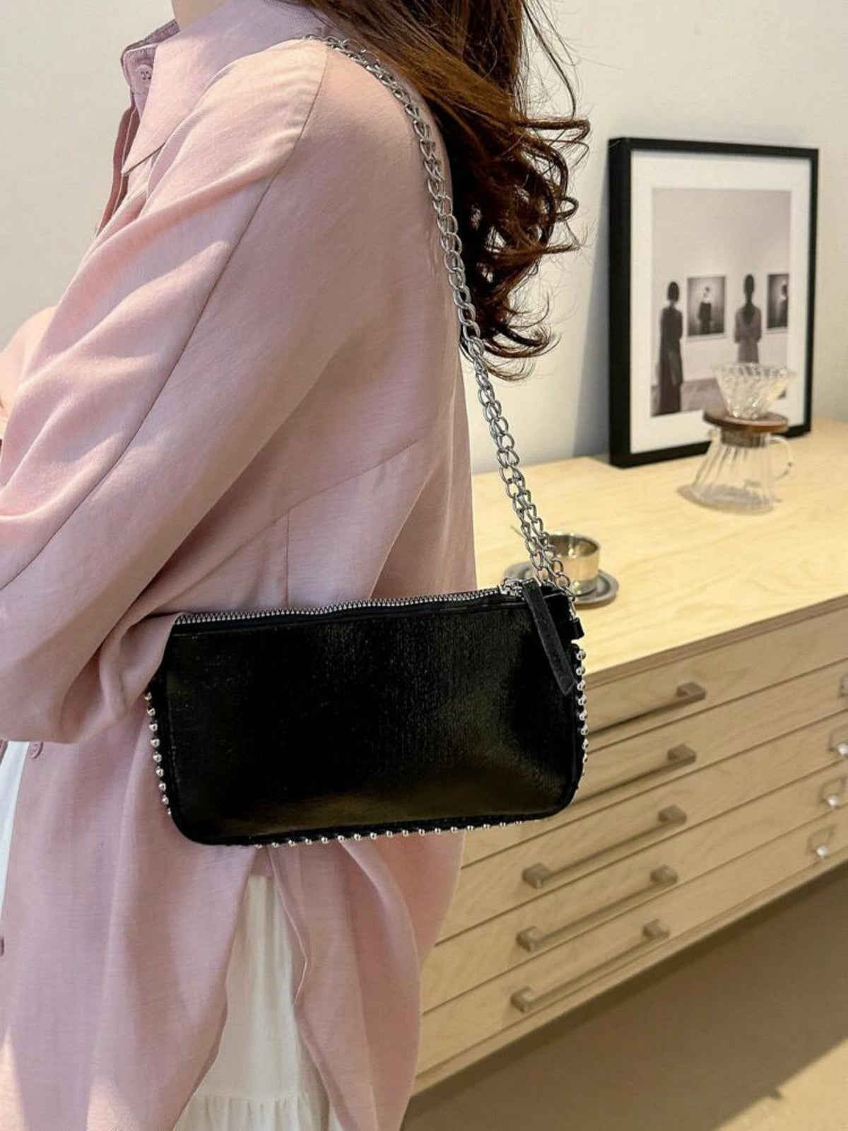 Pochette Stella Black, dettaglio di tessuto e finiture