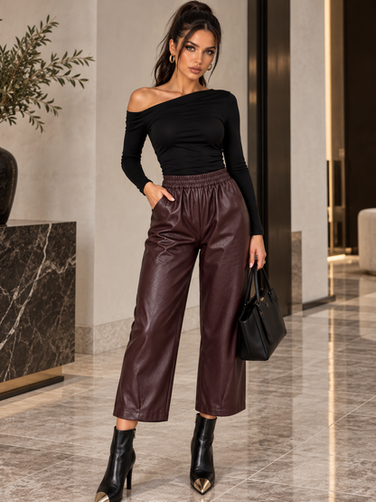 Pantalone Virelia Wine cropped in ecopelle con gamba ampia - look completo frontale