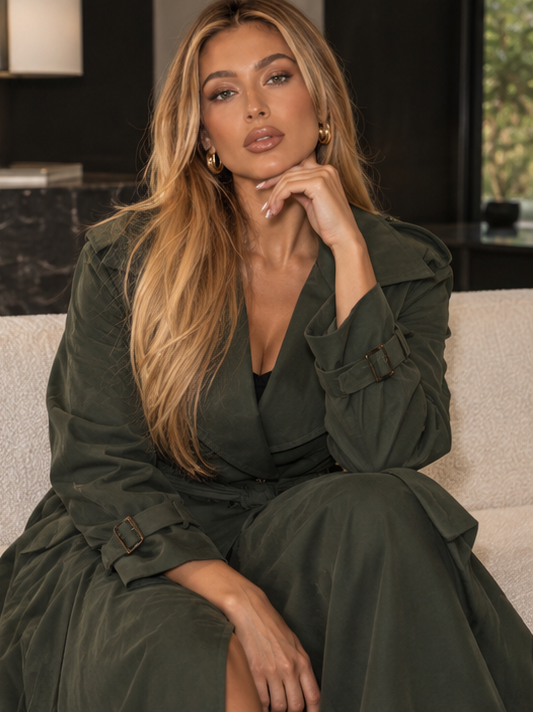 Trench Avelise Green lungo in cotone e Sorona con cintura - look seduto